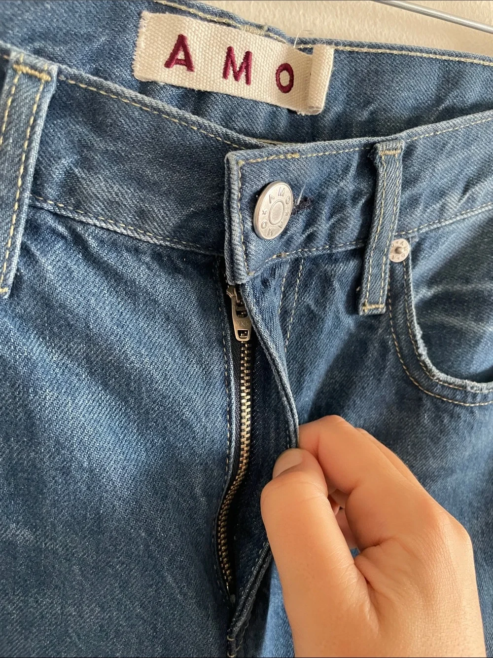 AMO Libby Jeans Women’s Size 27 Relaxed Straight Cropped Mid Rise Mastermind
